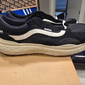 Vans Ultrarange Neo Vr3 sneakers in Black / White VN000BCEBA2 Men's 12 US NEW